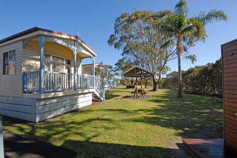 Barrack Point Holidays - Hotel Accommodation 1