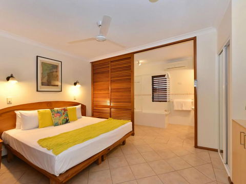 Poolside At Hibiscus - Hotel Accommodation 5