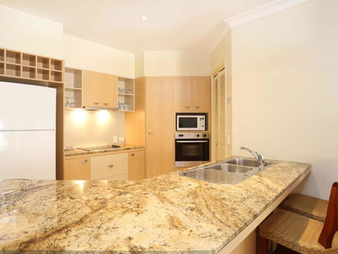 The Sands 2 / 20 Pacific Parade Opposite Beach Plus Air - Hotel Accommodation 3