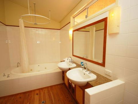 Surya Beachfront Villa No.1 - Hotel Accommodation 6