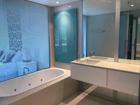 Private Apartments At Q1 - Hotel Accommodation 6