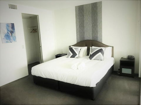 Private Apartments At Q1 - Hotel Accommodation 2