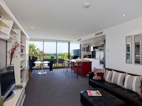 LORNE CHALET APARTMENT 10 Ask About Midweek Deals - Hotel Accommodation 1