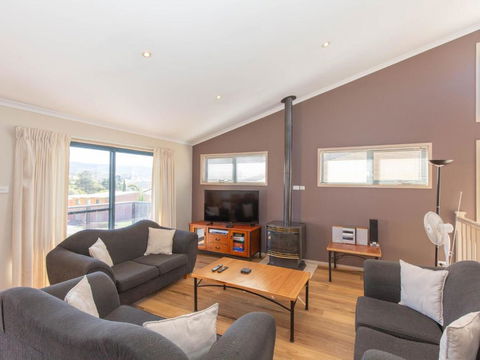 Acacia 5 / 2 Kirwan Close - Hotel Accommodation 6