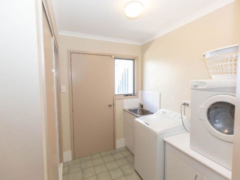 Acacia 5 / 2 Kirwan Close - Hotel Accommodation 3