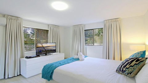 1 / 56 Lawson StreetatClarkes Beach - Hotel Accommodation 6