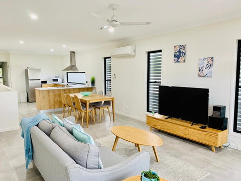 DAYDREAMING Airlie Beach Water Views & Only 200m To Boardwalk. - Hotel Accommodation 1