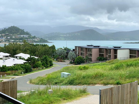 DAYDREAMING Airlie Beach Water Views & Only 200m To Boardwalk. - Hotel Accommodation 2