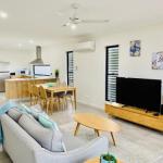 DAYDREAMING Airlie Beach Water Views & Only 200m To Boardwalk. - Hotel Accommodation 0