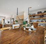 Comfy Coast Drive Condo - Hotel Accommodation