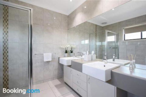 Cypress Townhouse 23 Suite - Hotel Accommodation 3