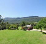 Bottlebrush Lodge Great views  a pool - Hotel Accommodation