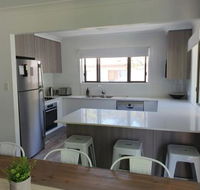 12 Cooloola Drive Family home close to beach pet friendly - Hotel Accommodation