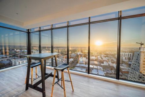 A Cut Above The West Pool Rooftop Bar Gym Wifi - Hotel Accommodation 5