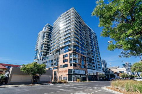 A Cut Above The West Pool Rooftop Bar Gym Wifi - Hotel Accommodation 6