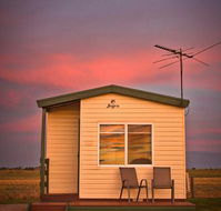 Lang Lang Caravan Park - Hotel Accommodation