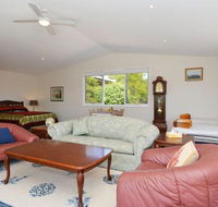 Morisset Waterfront 1bdr Studio looking over Trinity Marina - Hotel Accommodation