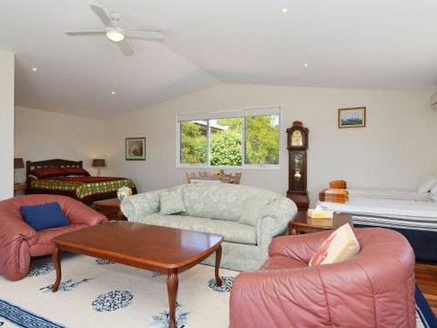 Morisset Waterfront 1bdr Studio Looking Over Trinity Marina - Hotel Accommodation 0