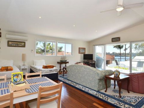 Morisset Waterfront 1bdr Studio Looking Over Trinity Marina - Hotel Accommodation 5