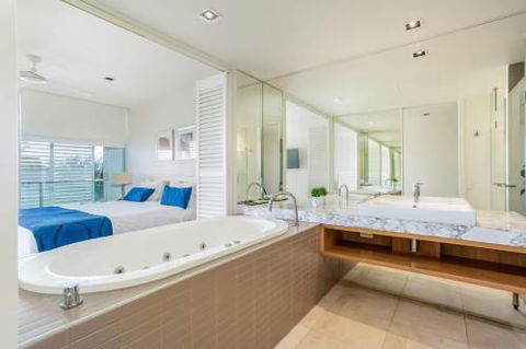 Unit 101 Plantation Resort Rainbow Beach Plantation Resort Second Floor Aircon Pool Spa - Hotel Accommodation 3