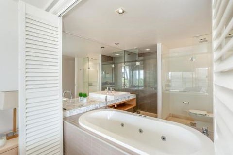 Unit 101 Plantation Resort Rainbow Beach Plantation Resort Second Floor Aircon Pool Spa - Hotel Accommodation 5