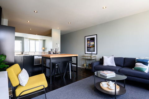 LUCY Laneway Art Fed Square Bars & Flinderst St. Station - Hotel Accommodation 5