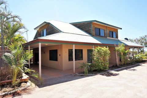 Ningaloo Breeze Villa 8 - Hotel Accommodation 3