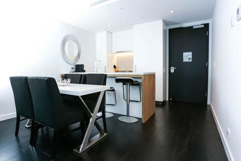 Sophisticated Modern Pad - Hotel Accommodation 2
