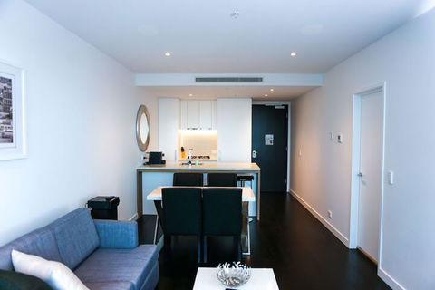 Sophisticated Modern Pad - Hotel Accommodation 3