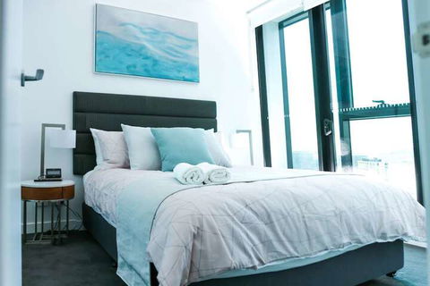 Sophisticated Modern Pad - Hotel Accommodation 5