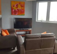 Affordable Unit Minutes To The Heart of Surfers Paradise - Hotel Accommodation