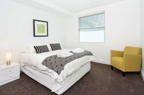 Apartment On Broadway - Hotel Accommodation 3