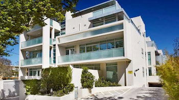 Apartment On Broadway - Hotel Accommodation 5
