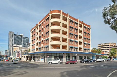 Urban Escape Parramatta - Hotel Accommodation 0