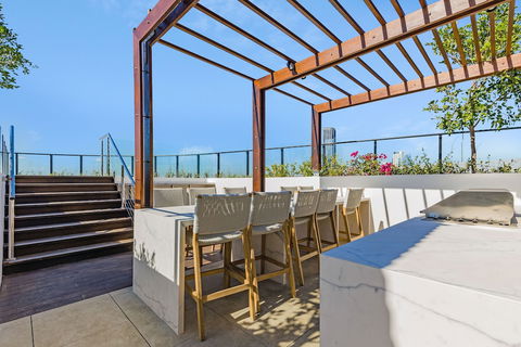 FV Dream 2 BED Apt+ Pool+ Free Parking Qfv211-16 - Hotel Accommodation 0