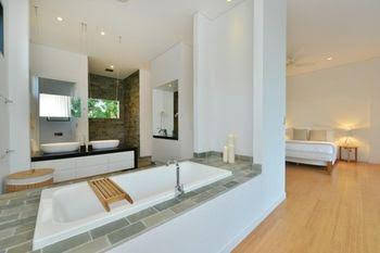 Patons Place On The Beach - Hotel Accommodation 0