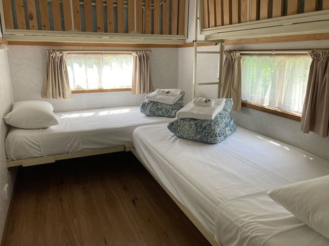 Daysy Hill Country Cottages - Hotel Accommodation 1