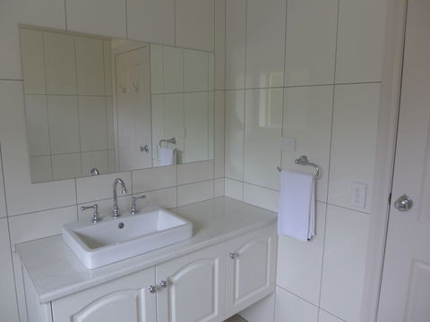 Daysy Hill Country Cottages - Hotel Accommodation 4