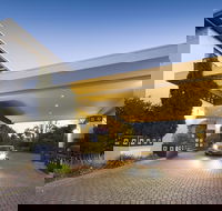 Ramada by Wyndham Diplomat Canberra - Hotel Accommodation