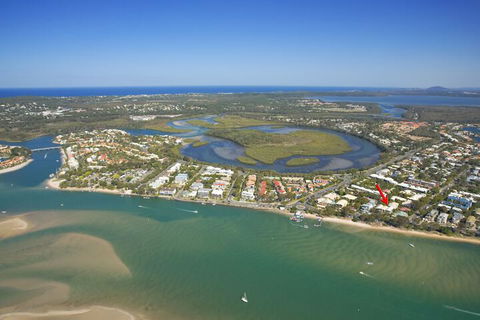 Noosa Outrigger Beach Resort - Hotel Accommodation 1