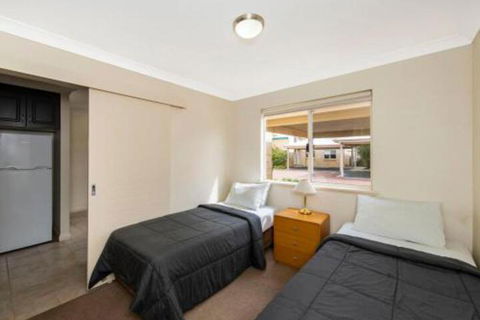 Lakeside Holiday Apartments - Hotel Accommodation 5