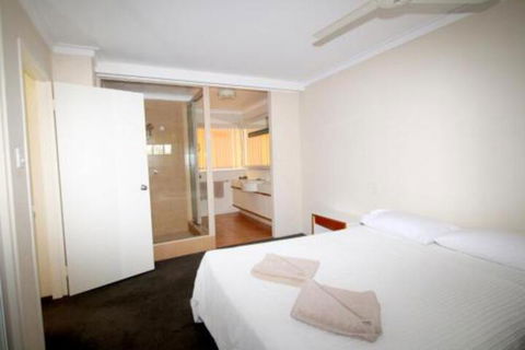 Lakeside Holiday Apartments - Hotel Accommodation 2