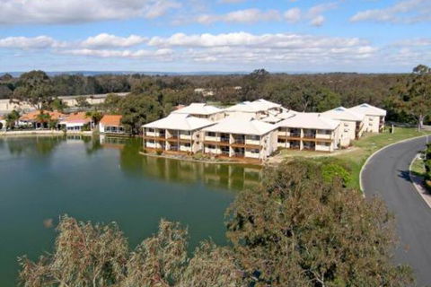 Lakeside Holiday Apartments - Hotel Accommodation 0