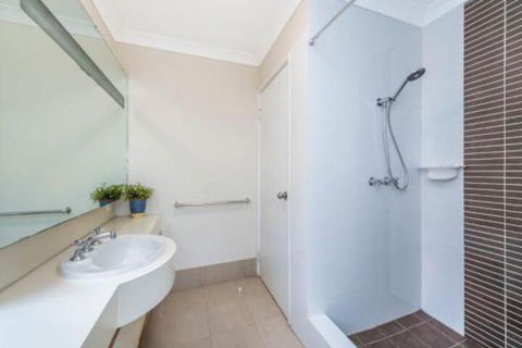 Lakeside Holiday Apartments - Hotel Accommodation 4