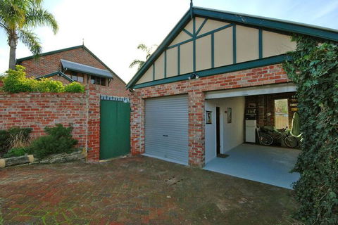 Above Bored Bed & Breakfast - Hotel Accommodation 2
