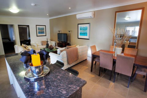 53 On Victoria - Hotel Accommodation 5