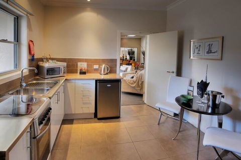 53 On Victoria - Hotel Accommodation 1