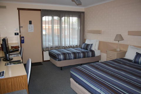 Raglan Motor Inn - Hotel Accommodation 3