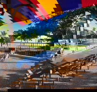 Waters Edge The Strand - Hotel Accommodation