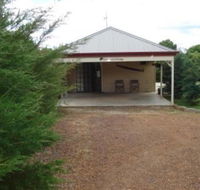 Gumtrees Cottage - Hotel Accommodation